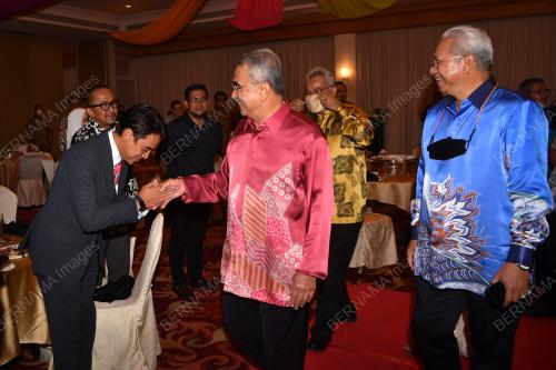 TUN MOHD ALI RUSTAM