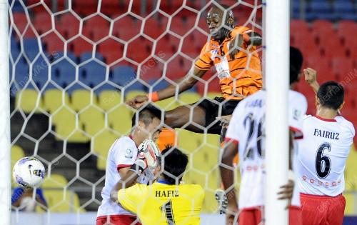 MK13_28082012_BOLA_FELDA