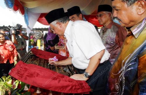 MOHD NAJIB TUN ABDUL RAZAK
