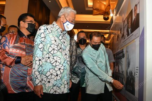 DATUK SERI ISMAIL SABRI YAAKOB