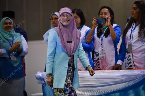 DATUK SERI DR WAN AZIZAH WAN ISMAIL
