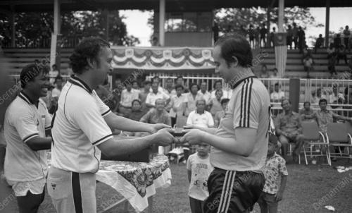 MK15_12012015_BOLA_MENTERI