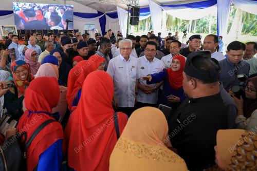 DATUK SERI ISMAIL SABRI YAAKOB