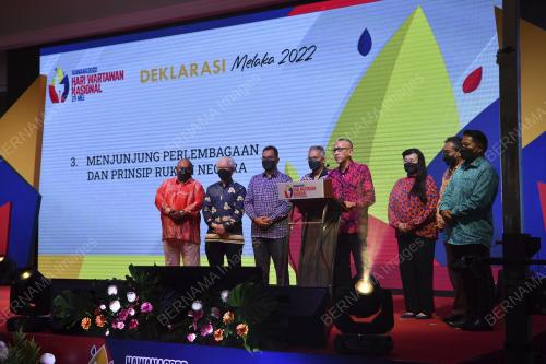 DATUK AHMAD ZAINI KAMARUZZAMAN