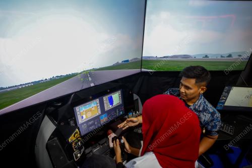 PAMERAN SIMULATOR TRAK ANGKATAN TENTERA MALAYSIA (ATM)