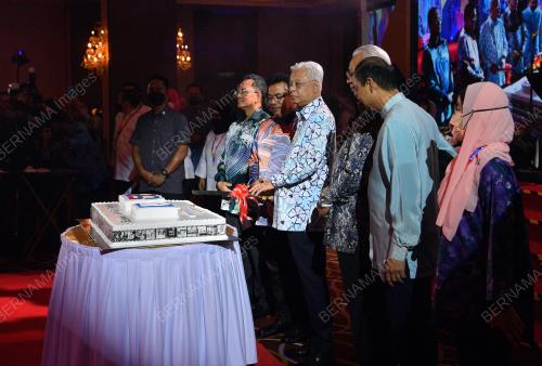 DATUK SERI ISMAIL SABRI YAAKOB