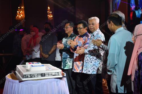 DATUK SERI ISMAIL SABRI YAAKOB