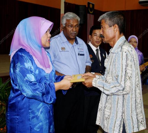 MK26_27022011_SERAH_CEK