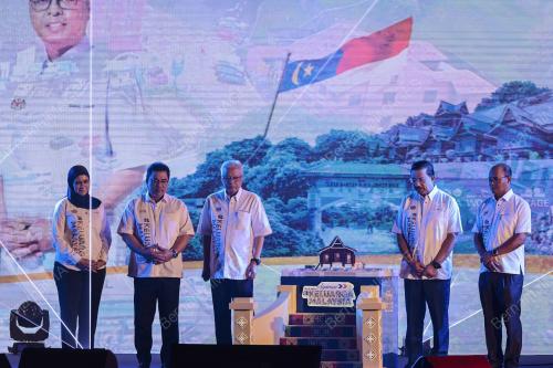 DATUK SERI ISMAIL SABRI YAAKOB