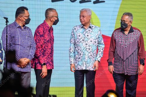 DATUK SERI ISMAIL SABRI YAAKOB