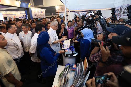 DATUK SERI ISMAIL SABRI YAAKOB