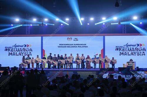 DATUK SERI ISMAIL SABRI YAAKOB