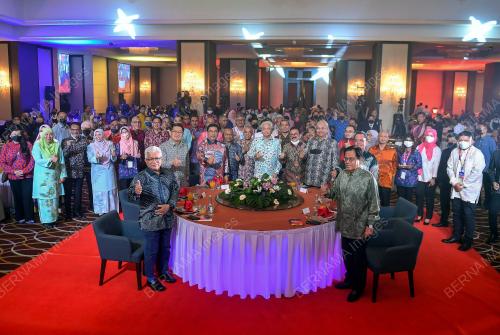 DATUK SERI ISMAIL SABRI YAAKOB