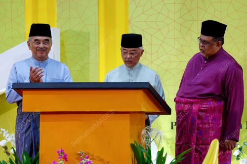 AL-SULTAN ABDULLAH RI'AYATUDDIN AL-MUSTAFA BILLAH SHAH