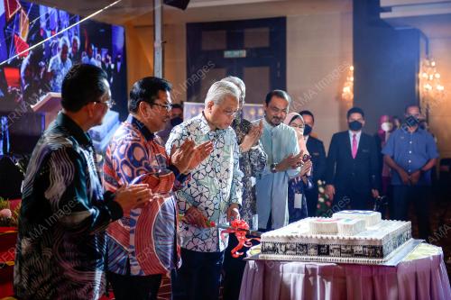 DATUK SERI ISMAIL SABRI YAAKOB