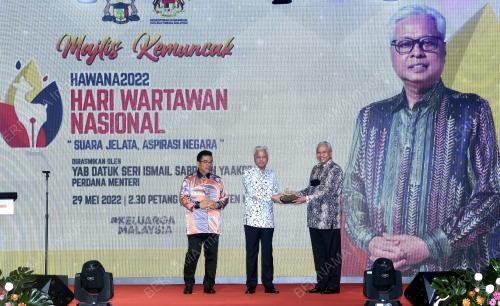 DATUK SERI ISMAIL SABRI YAAKOB
