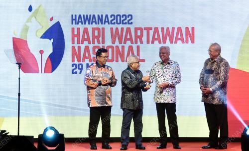 DATUK SERI ISMAIL SABRI YAAKOB