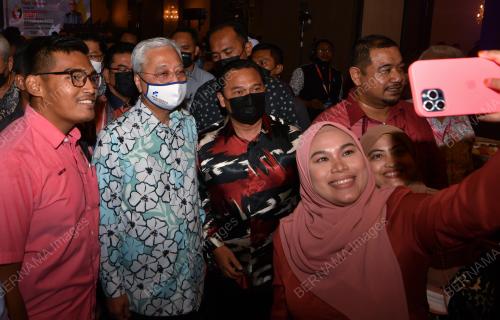 DATUK SERI ISMAIL SABRI YAAKOB