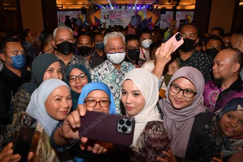 DATUK SERI ISMAIL SABRI YAAKOB