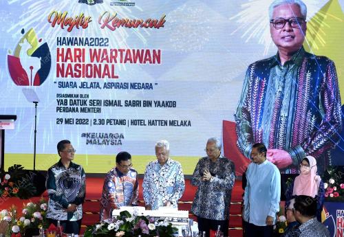 DATUK SERI ISMAIL SABRI YAAKOB