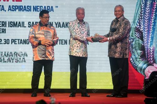 DATUK SERI ISMAIL SABRI YAAKOB