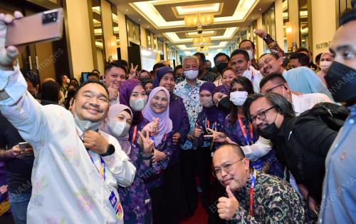 DATUK SERI ISMAIL SABRI YAAKOB