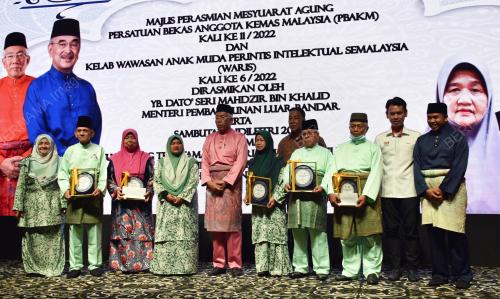 DATUK SERI MAHDZIR KHALID