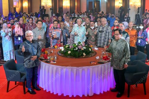 DATUK SERI ISMAIL SABRI YAAKOB