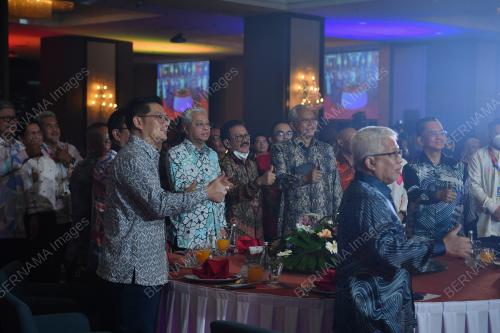 DATUK SERI ISMAIL SABRI YAAKOB