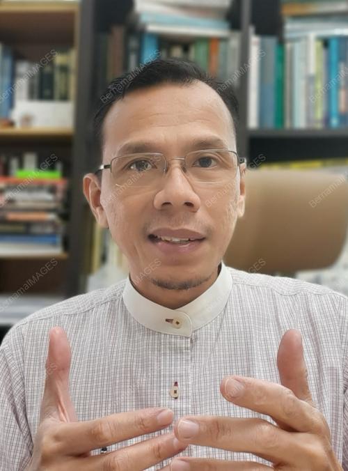 DR MOHD KHAIRIE AHMAD
