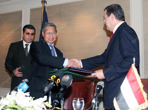 MUSTAPA MOHAMAD