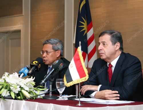 MUSTAPA MOHAMAD
