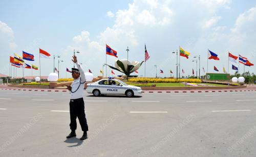 MYM02_08052014_SUMMIT
