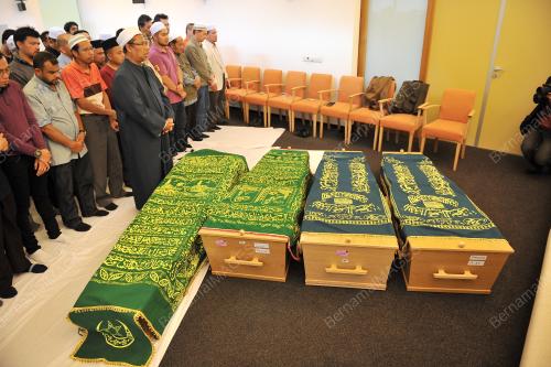 NED04_21082014_MH17_JENAZAH
