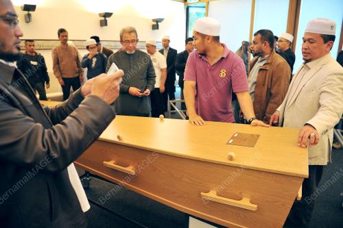 NED05_21082014_MH17_JENAZAH