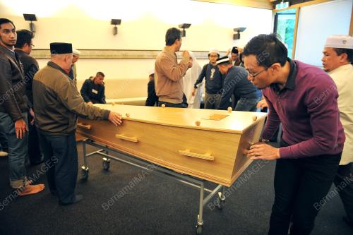 NED06_21082014_MH17_JENAZAH