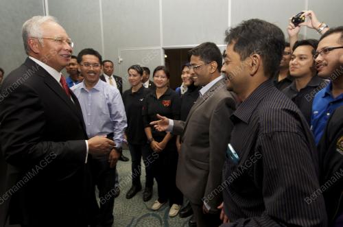 NLD12_01082014_MAKAN_MALAM