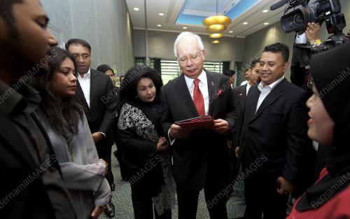 NLD14_01082014_MAKAN_MALAM