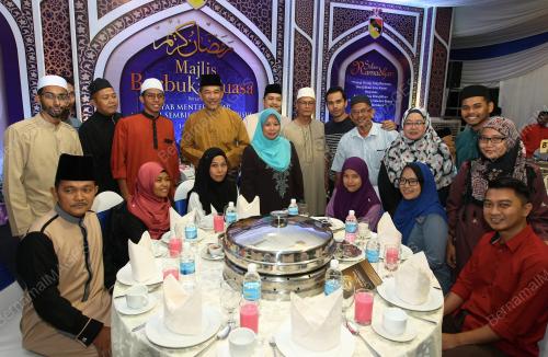 NS01_01062017_BERBUKA