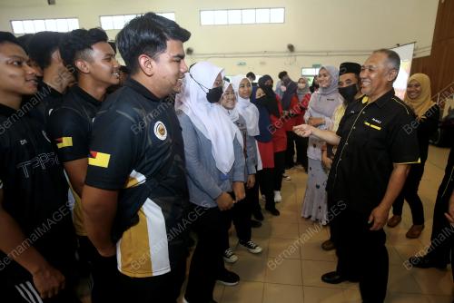 DATUK RAZIM MOHD NOOR