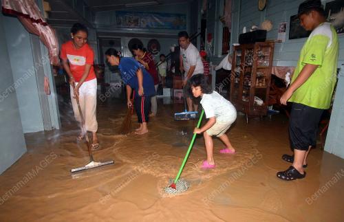 BANJIR KILAT