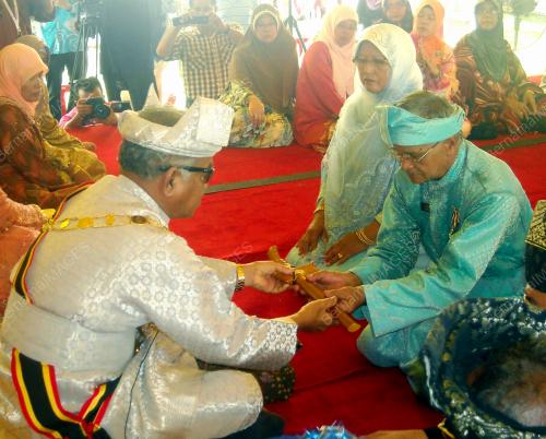 ISTIADAT MENYALANG