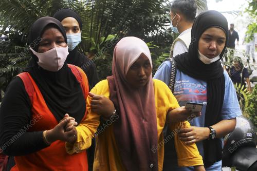 MAYAT LEMAS DITEMUI DICELAH POKOK BAKAU PANTAI BALAK