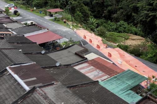 BENCANA TANAH RUNTUH