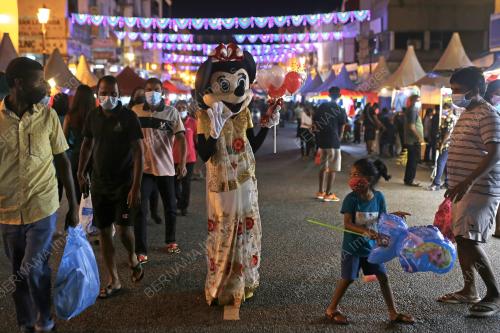 WARNA WARNI PESTA CAHAYA DEEPAVALI