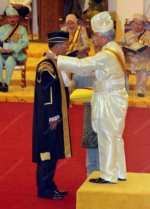 TUANKU MUHRIZ IBNI ALMARHUM TUANKU MUNAWIR