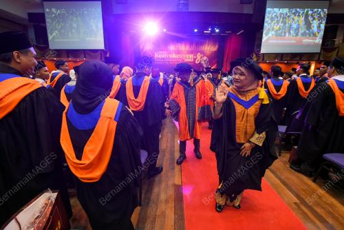 FADHLINA SIDEK