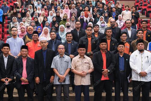 DATUK DR MOHD NA'IM MOKHTAR