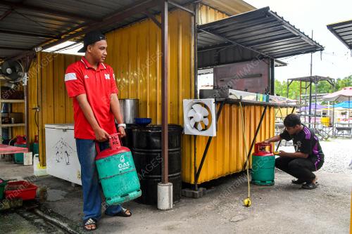PENIAGA KECIL - TONG GAS
