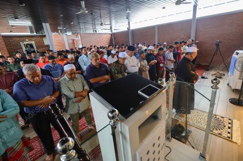 SOLAT JUMAAT PERTAMA DI R&R SEREMBAN
